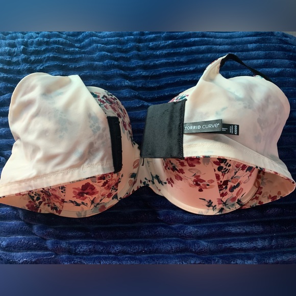 Torrid 360 Smoothing Bra - Picture 3 of 7